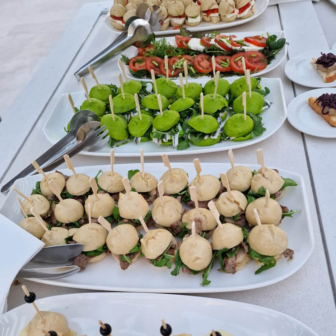 Catering - privatne večere - vjenčanja - hrana -piće - kokteli - slijedovi - slatki stol - torta - eventi - film - vile - jahte - avioni - Pula - Istra - Rijeka - Opatija - Hrvatska - Balkan - Catering Amfiteatar 3